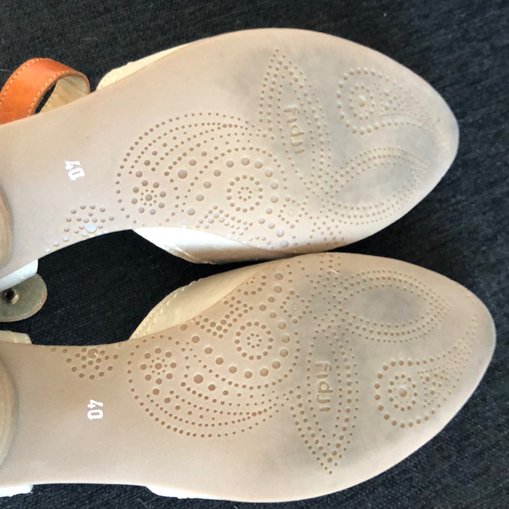 Shoes - Picture 5 of 6